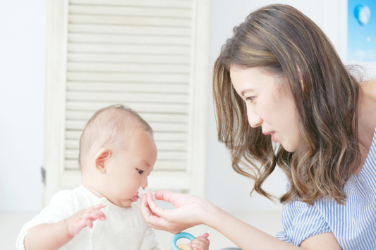 赤ちゃんの鼻水が止まらない…季節の変わり目に備える家庭ケア&吸引器の選び方
